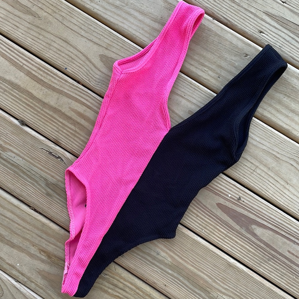 PLT Contrast V-Neck Crinkle One Piece